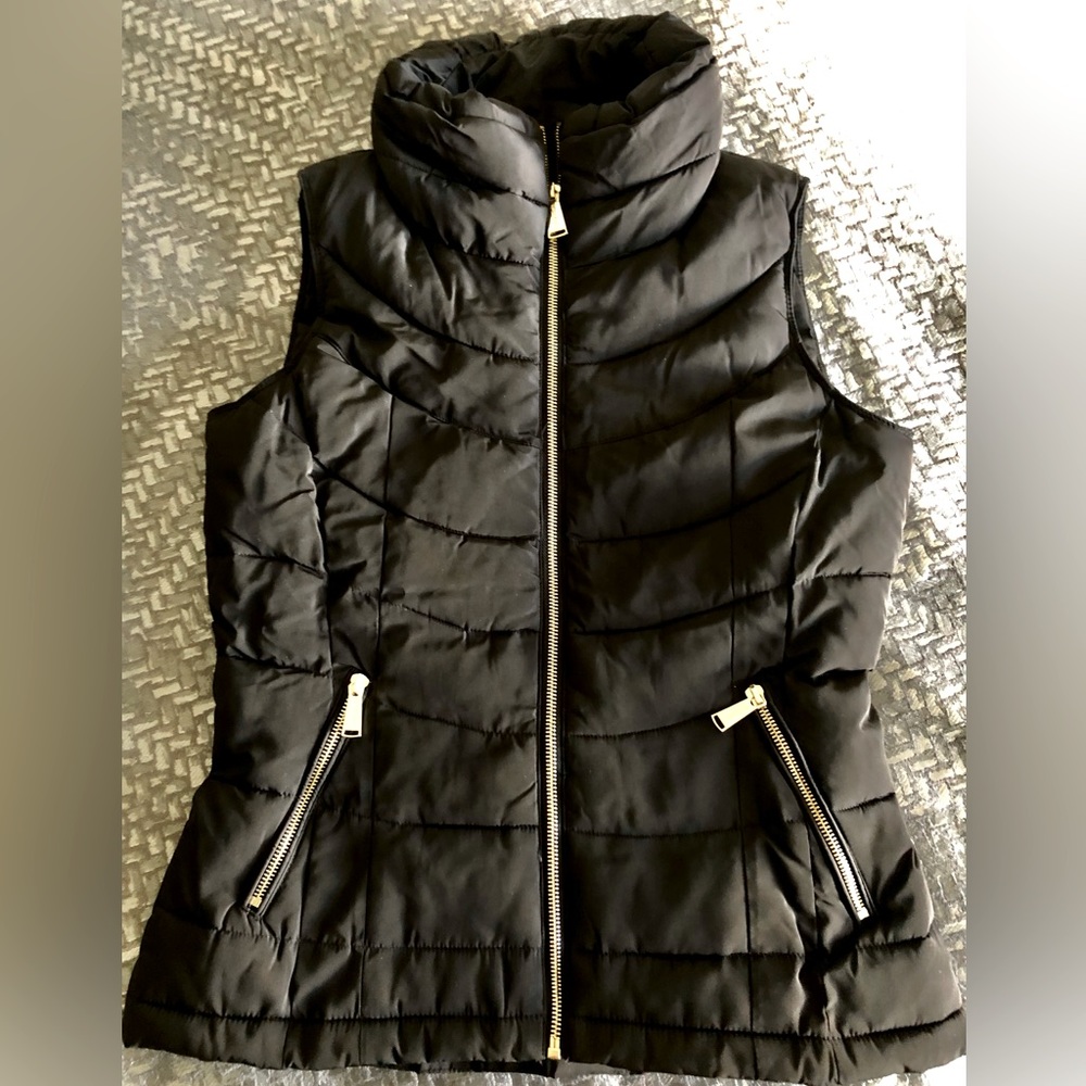 Calvin Klein High Neck Gold Detail Zipper Quilted Vest 2 pockets. Flattering.